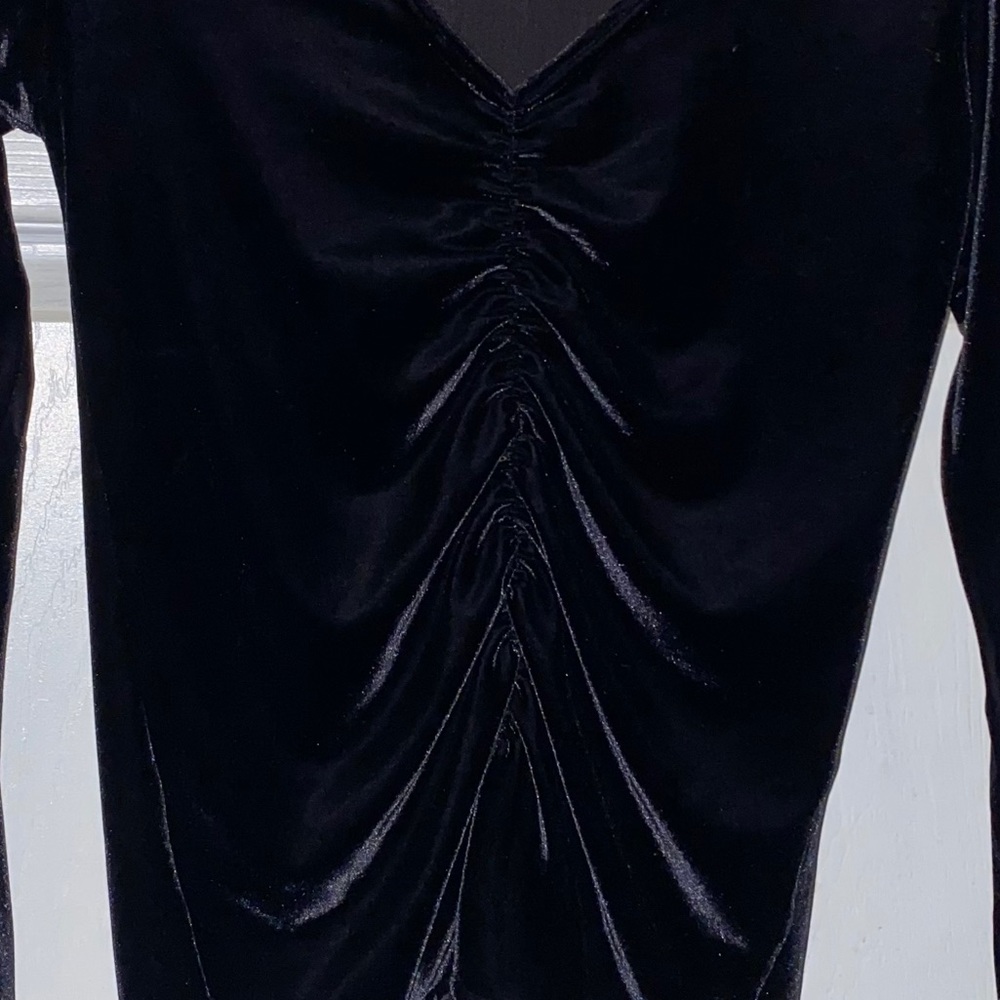 Velvet-like Ruched Longsleeve - Picture 3 of 3